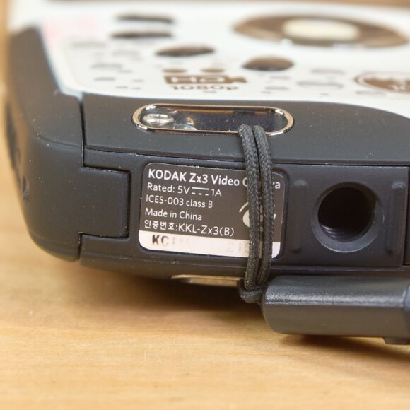 Kodak PlaySport Zx3 HD Waterproof Pocket Video Camera - Picture 3 of 8